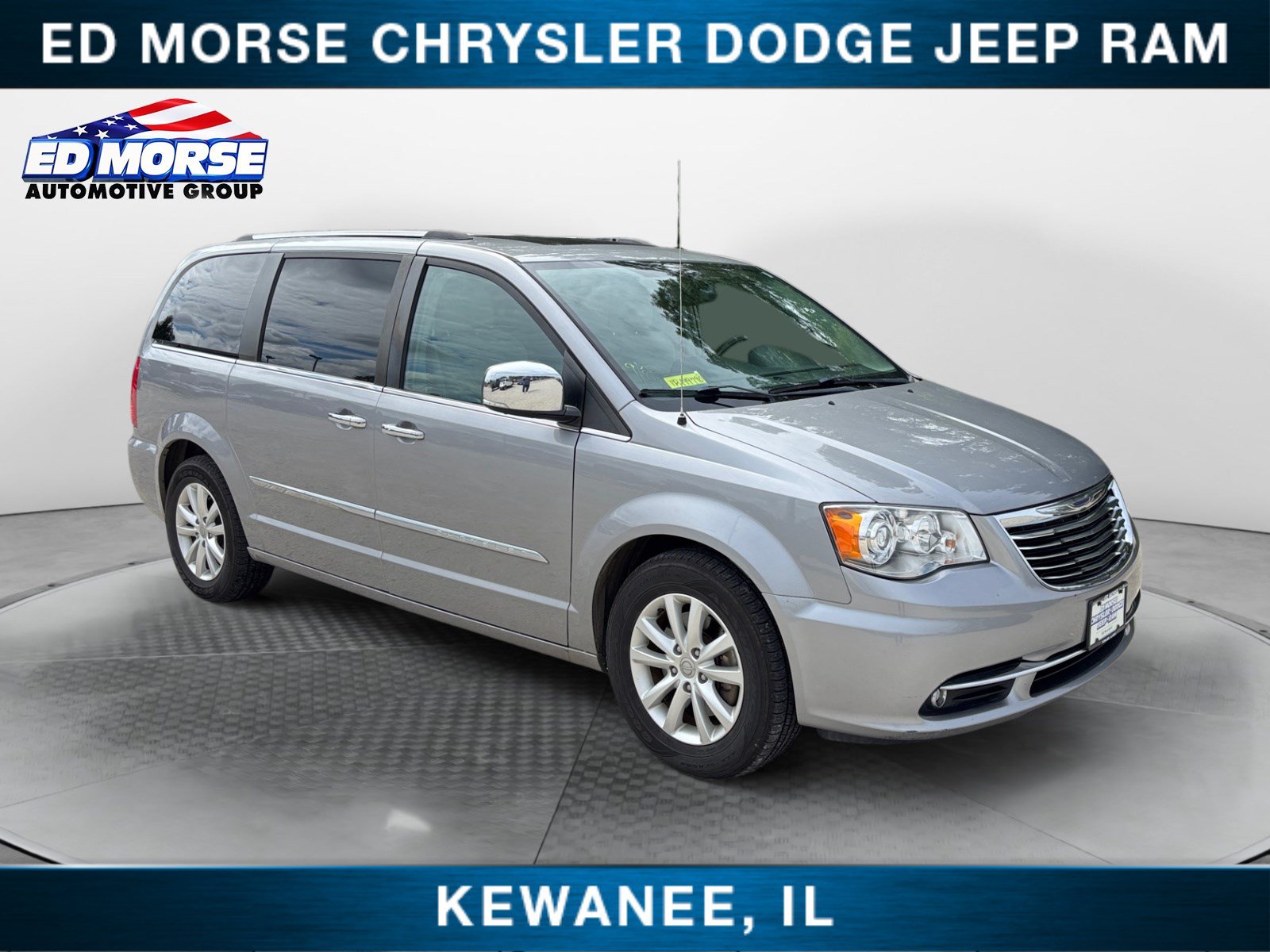 Used 2016 Chrysler Town & Country Limited Platinum FWD image 7