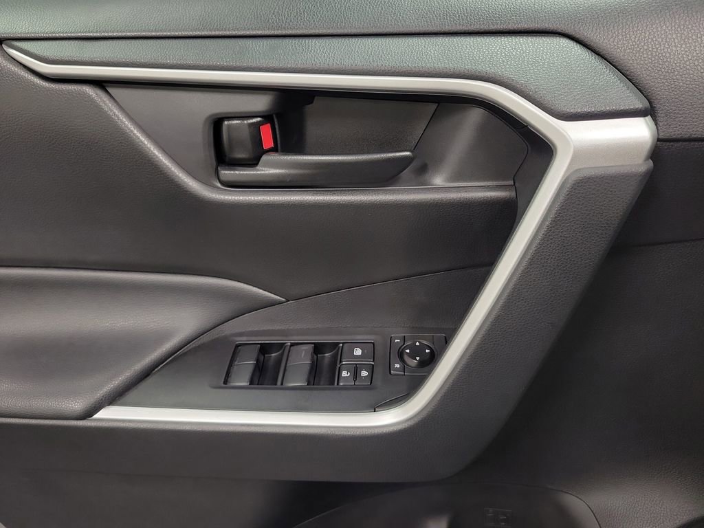 Used 2021 Toyota RAV4 LE image 19