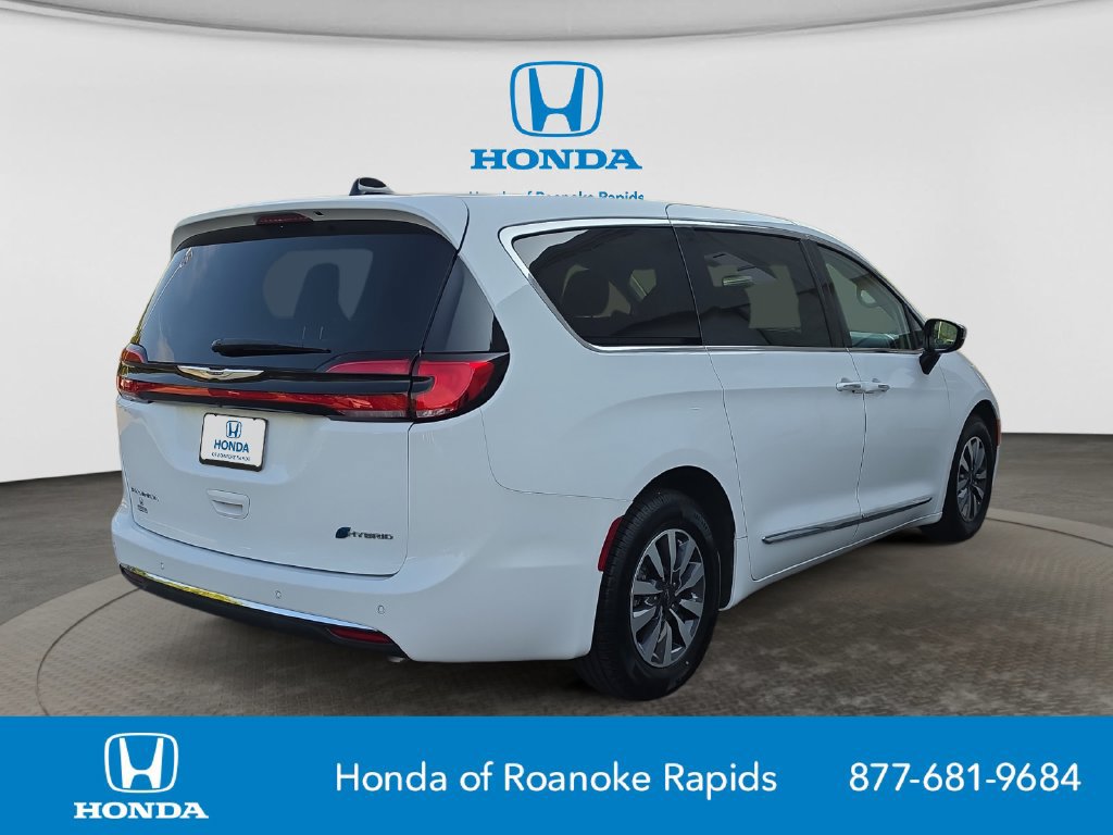 Used 2023 Chrysler Pacifica Limited FWD image 5