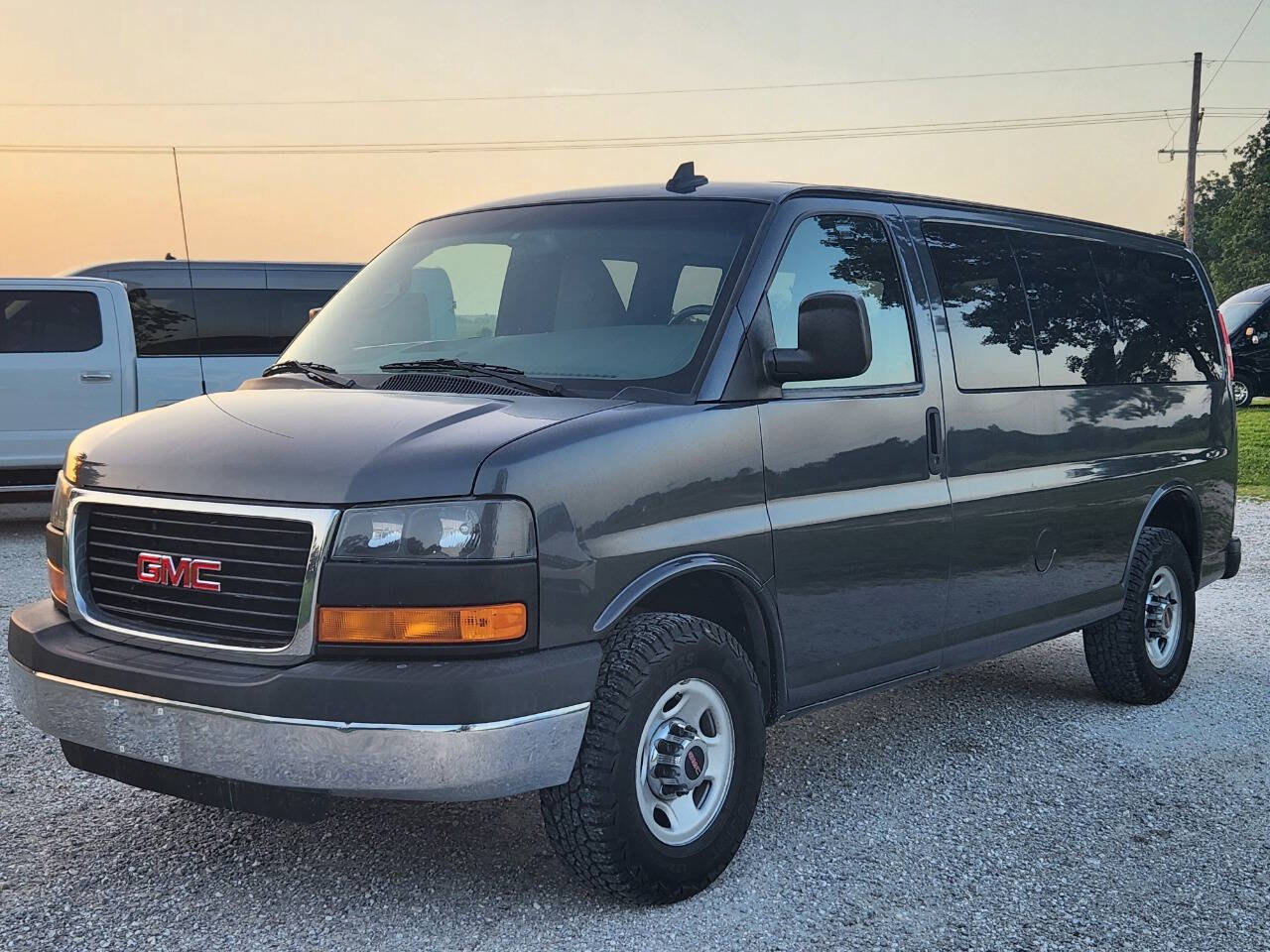 Used 2016 GMC Savana 3500 LT w/ LT Preferred Equipment Group RWD image 2
