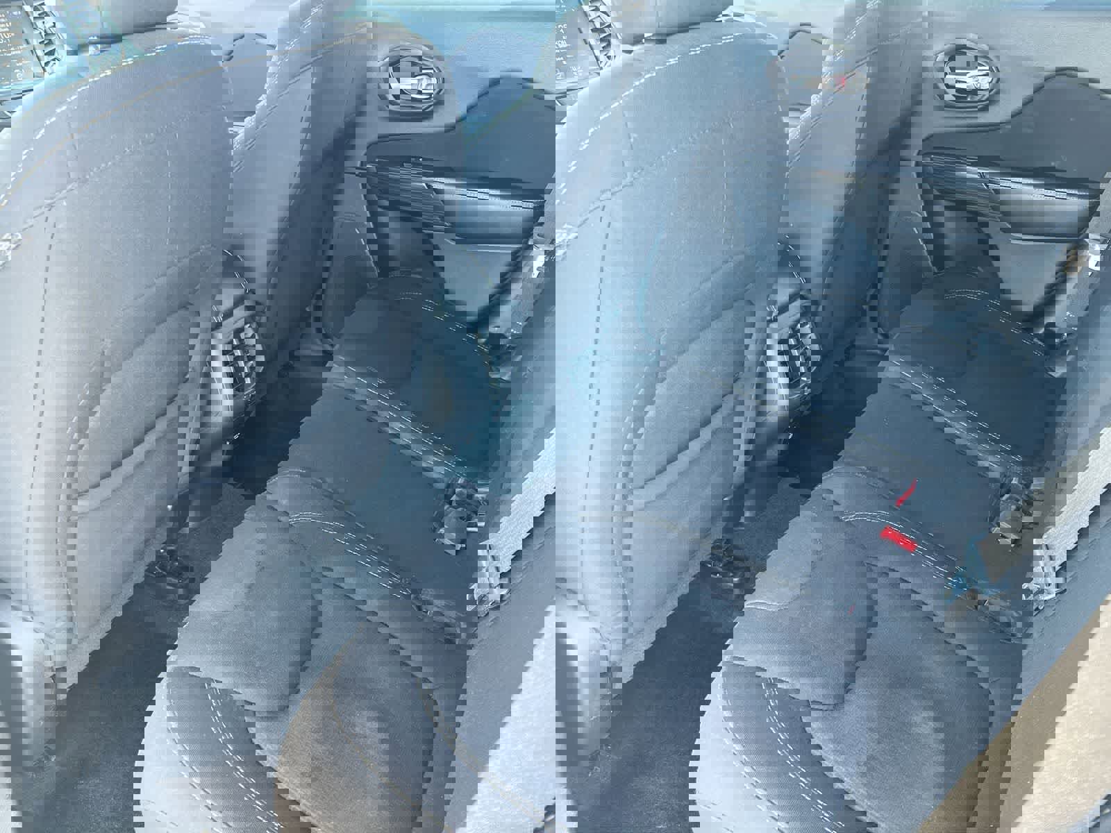 Used 2016 Jeep Cherokee Latitude w/ Cold Weather Group image 18