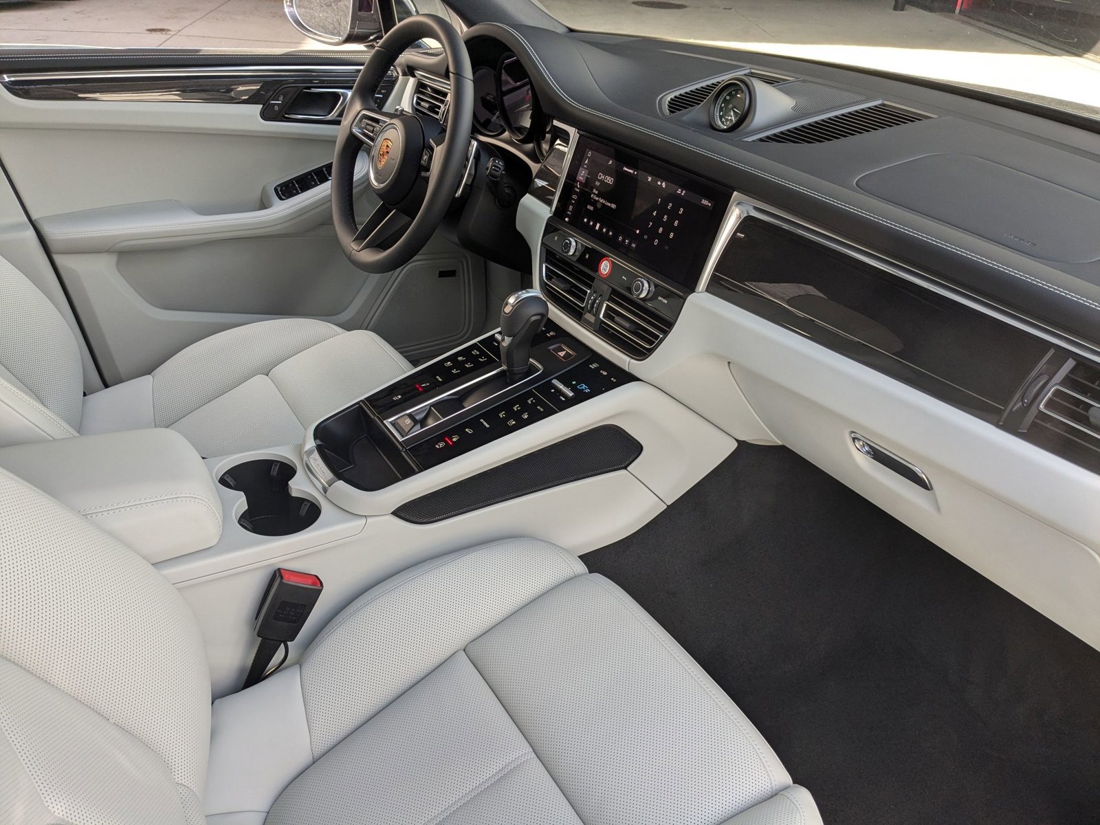 New 2026 Porsche Macan S image 27