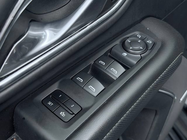 Used 2024 GMC Yukon SLT AWD/4WD image 14