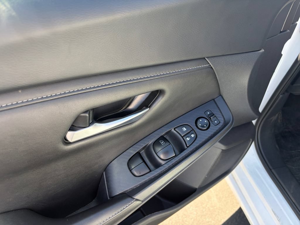 Used 2024 Nissan Sentra SV FWD image 11