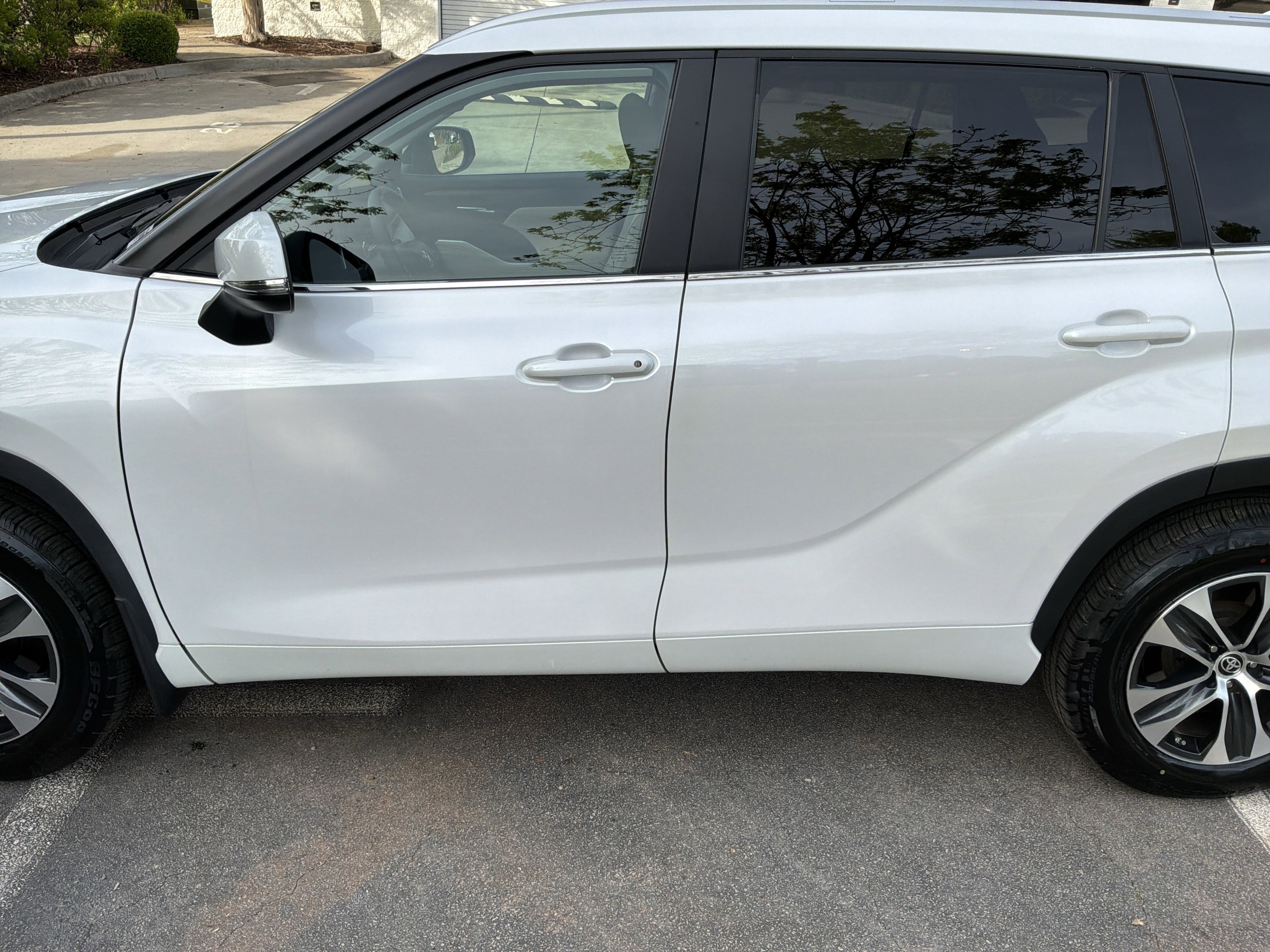 Used 2023 Toyota Highlander XLE image 7