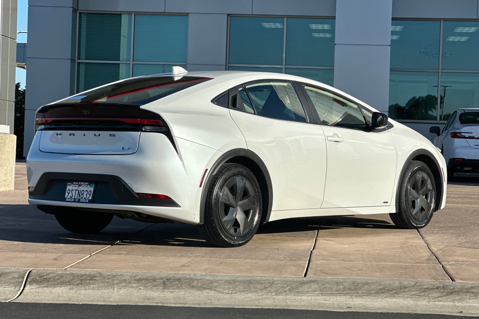 Certified 2025 Toyota Prius LE AWD/4WD image 4