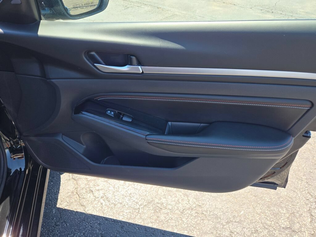 Used 2023 Nissan Altima 2.0 SR FWD image 7
