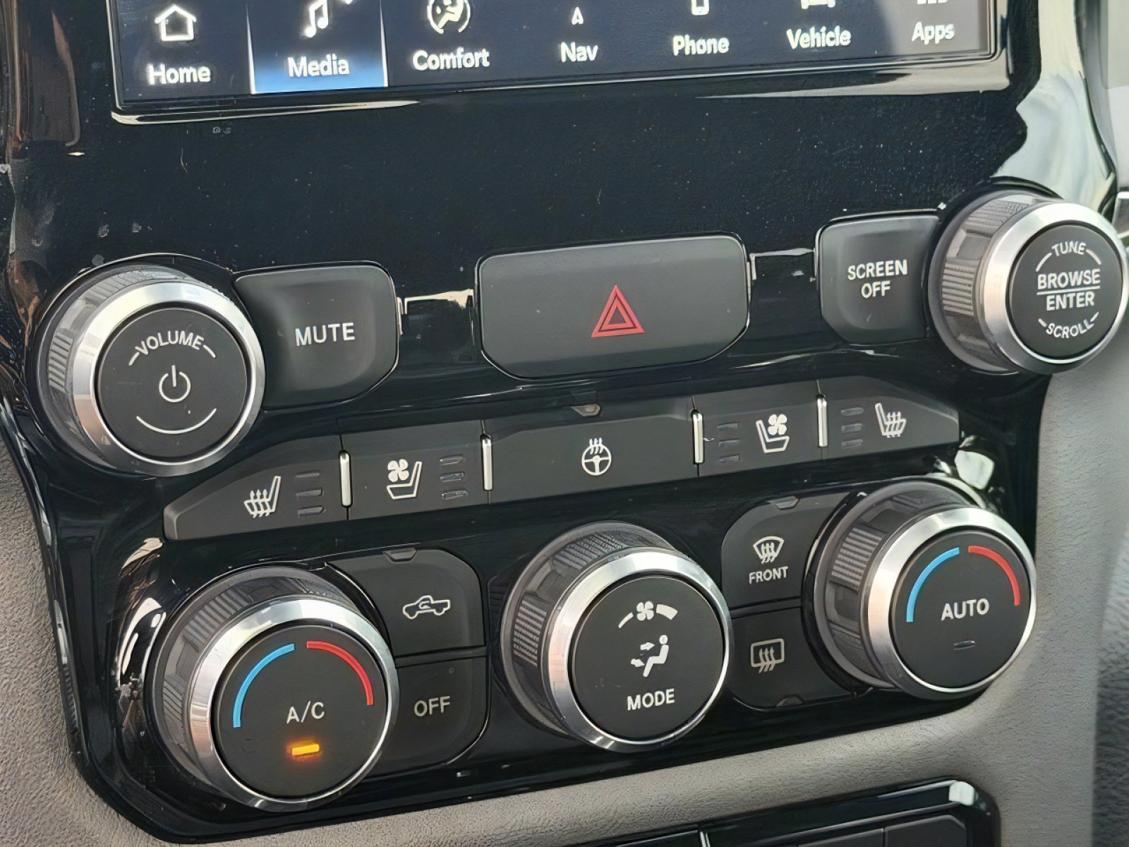 Used 2024 RAM 1500 Laramie w/ Trailer Tow Group AWD/4WD image 28
