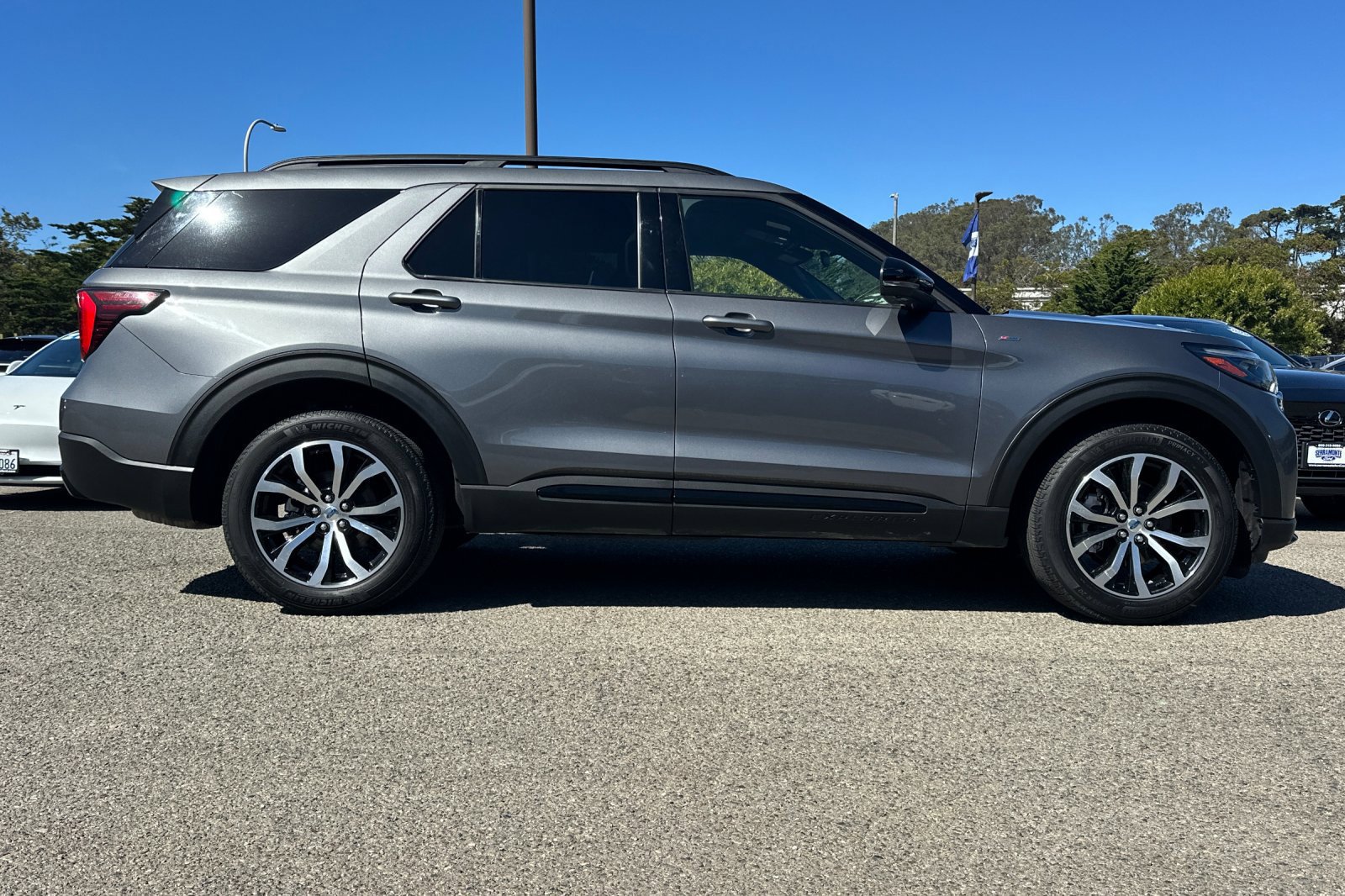 Certified 2025 Ford Explorer ST-Line AWD/4WD image 4