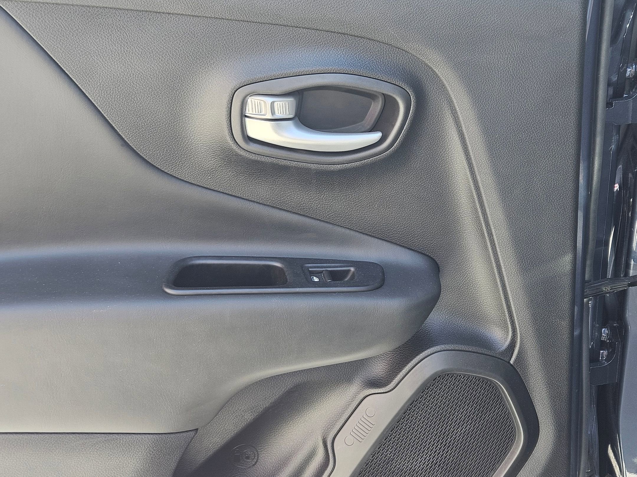 Used 2023 Jeep Renegade Latitude image 24