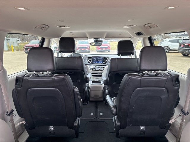 Used 2024 Chrysler Pacifica Touring-L image 30