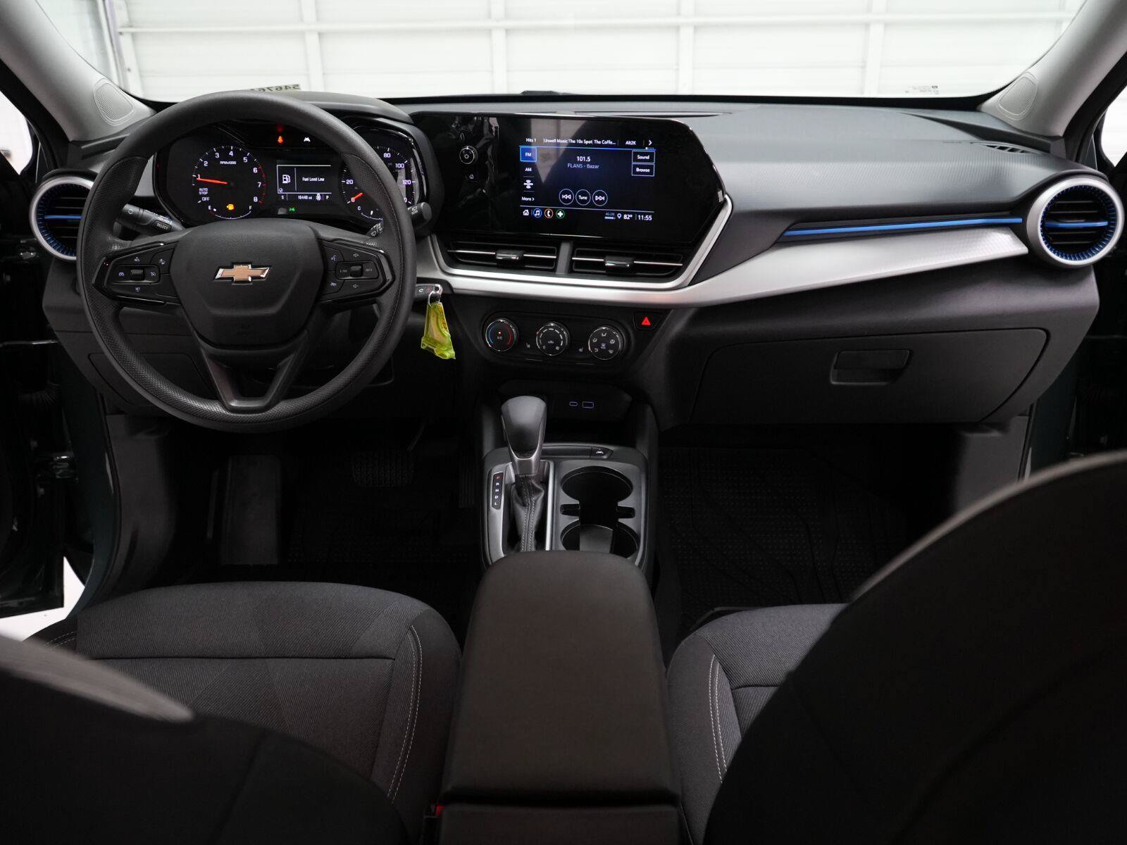Used 2025 Chevrolet Trax LS w/ LS Convenience Package FWD image 11