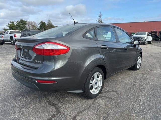 Used 2015 Ford Fiesta SE image 5