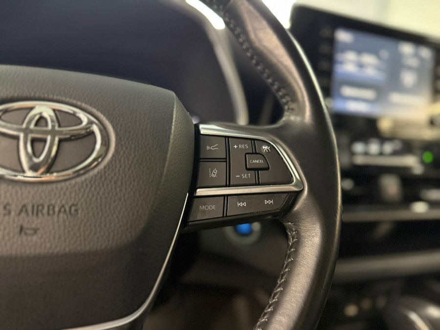 Used 2021 Toyota Highlander XLE AWD/4WD image 28