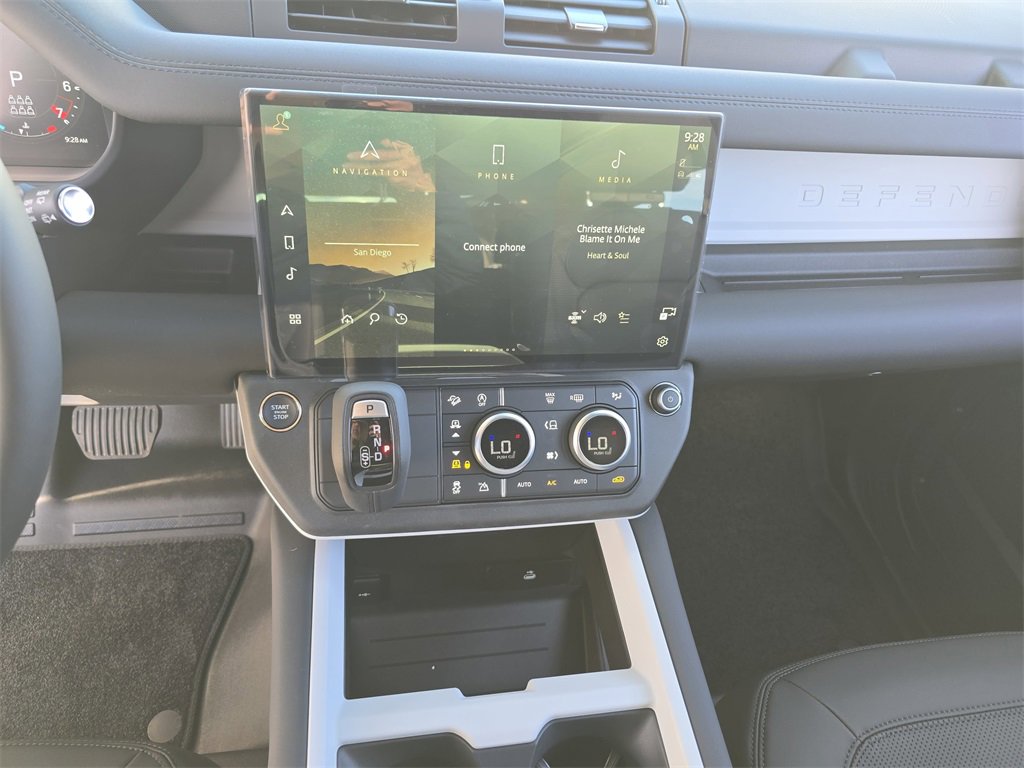 New 2026 Land Rover Defender 130 X-Dynamic SE image 21