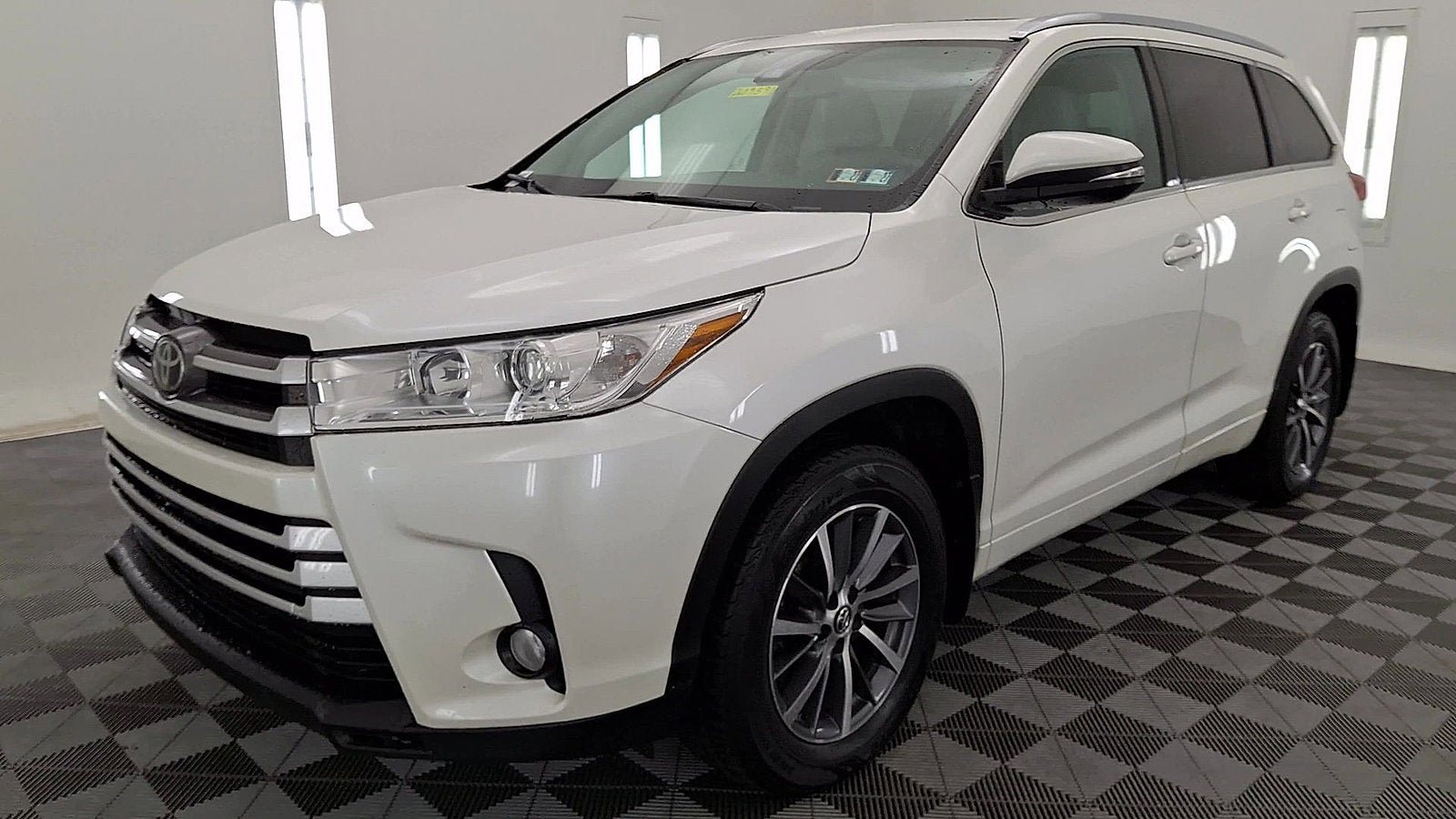 Used 2018 Toyota Highlander XLE AWD/4WD image 8