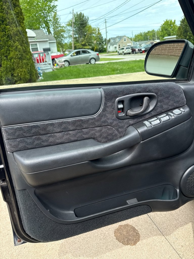 Used 2001 GMC Jimmy SLE w/ SLE Luxury Equipment Group AWD/4WD image 20