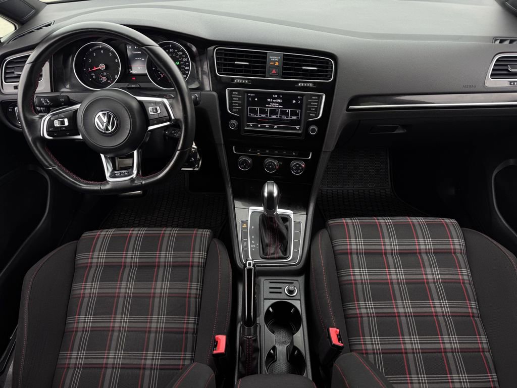 Used 2017 Volkswagen Golf S image 11