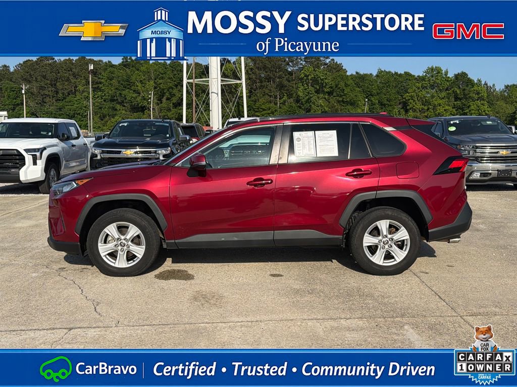 Used 2021 Toyota RAV4 XLE w/ Convenience Package FWD video 3