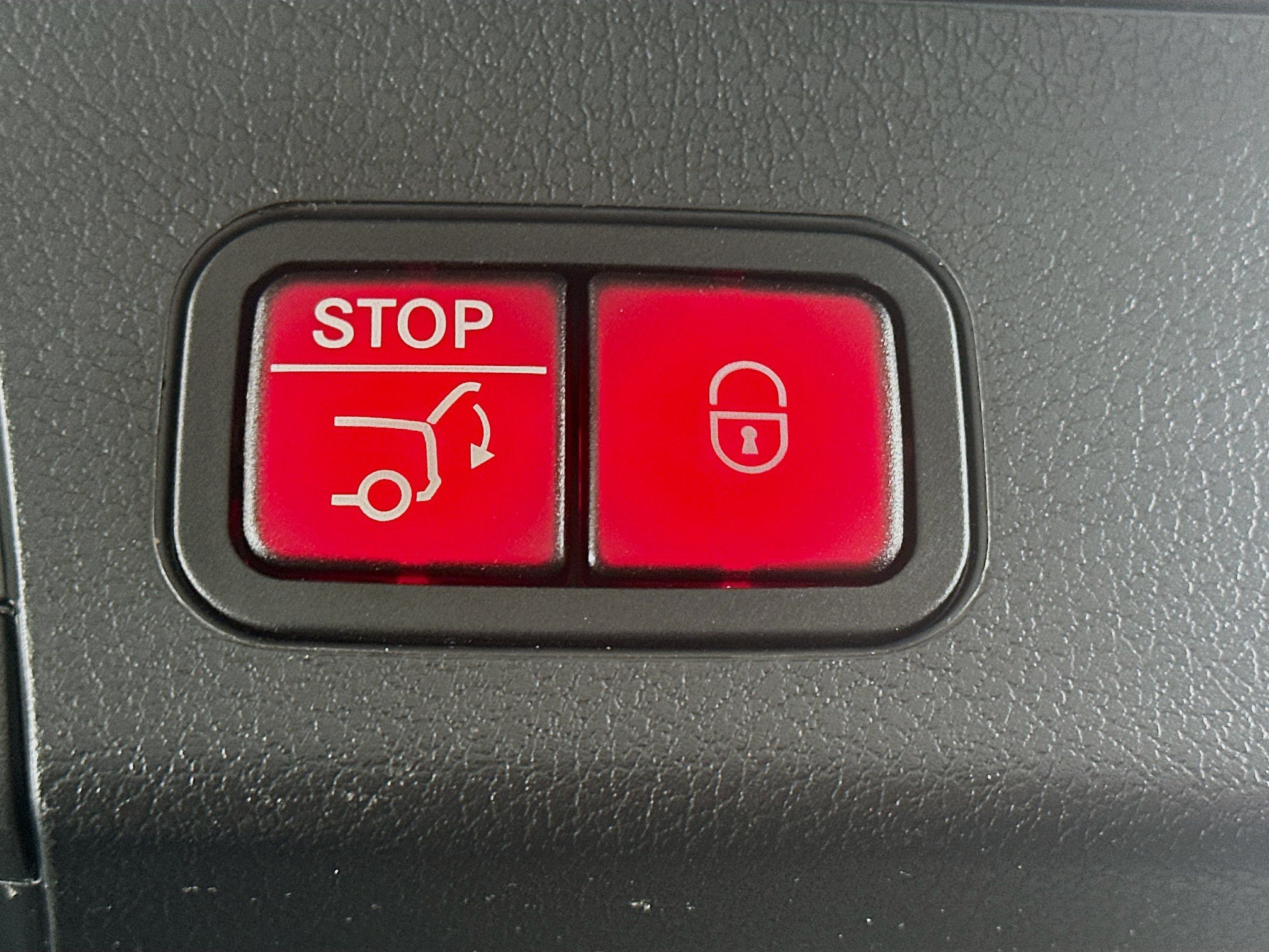 Used 2023 Mercedes-Benz GLB 250 4MATIC image 32