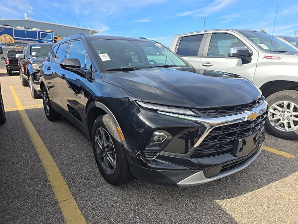 Used 2023 Chevrolet Blazer LT w/ Convenience Package AWD/4WD image 3