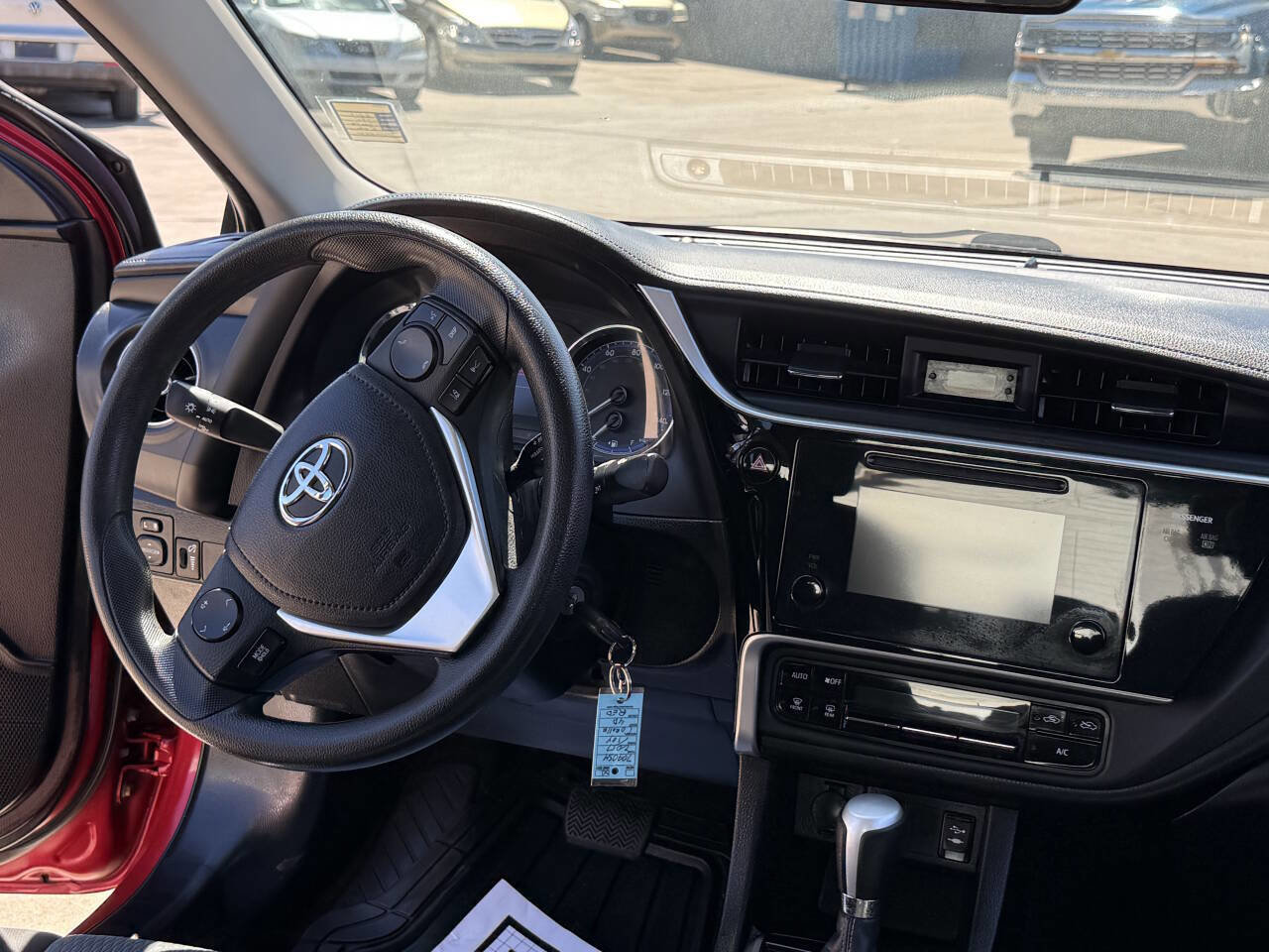 Used 2017 Toyota Corolla LE image 3