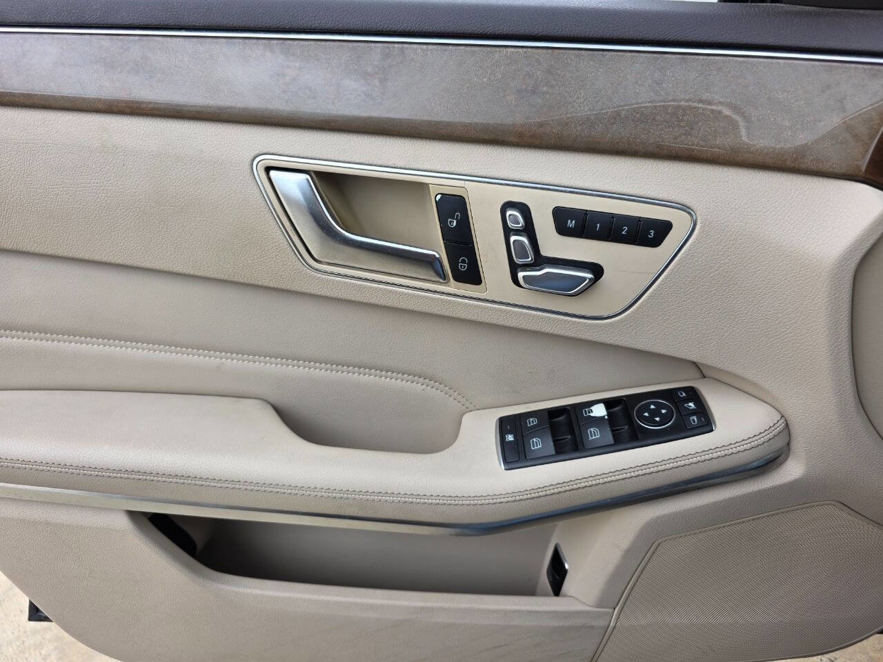 Used 2016 Mercedes-Benz E 350 4MATIC Sedan image 19