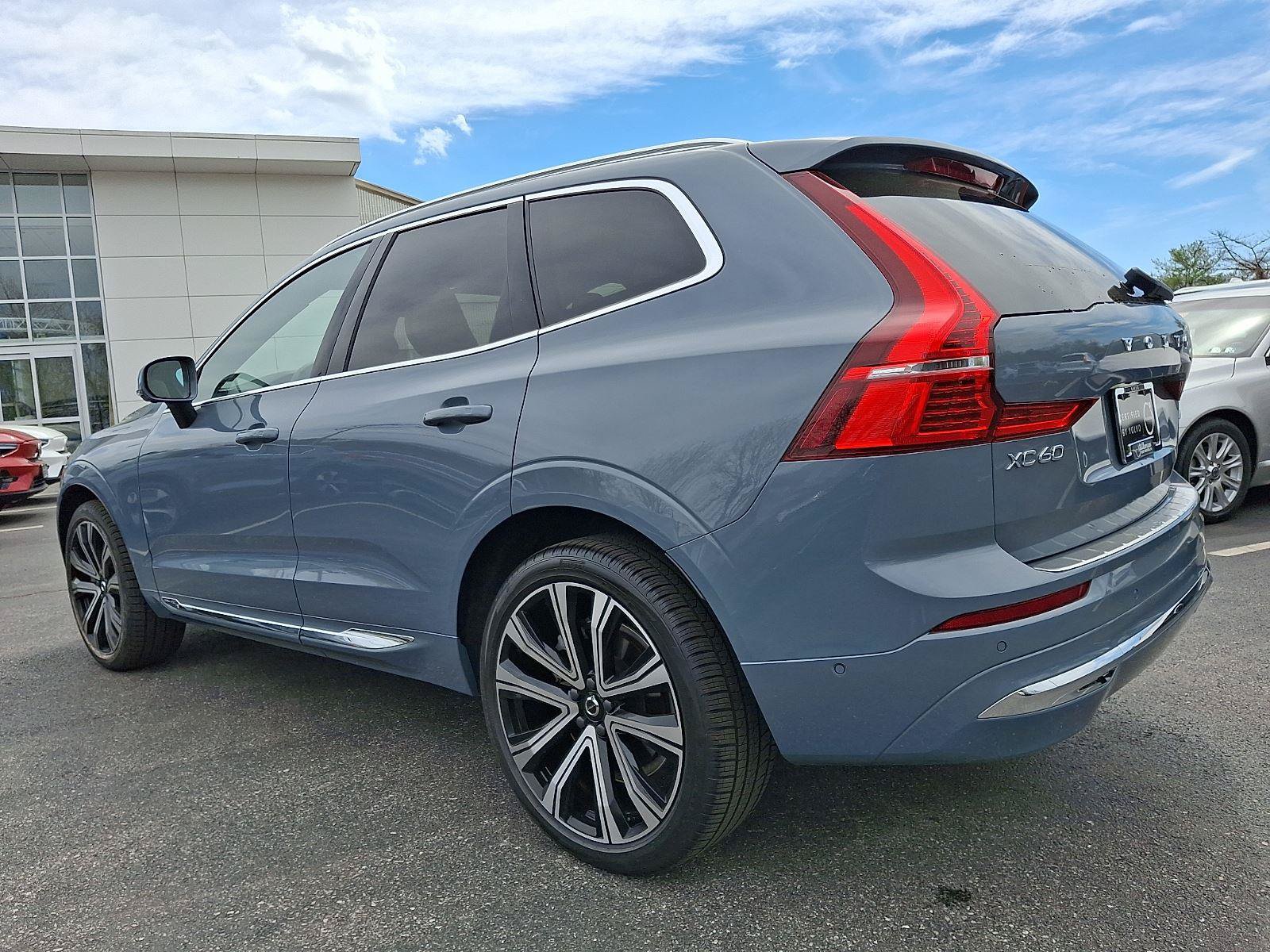 Certified 2023 Volvo XC60 B6 Ultimate w/ Protection Package Premier AWD/4WD image 4