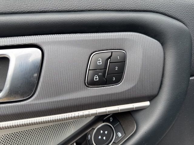 Used 2025 Ford Explorer ST image 30