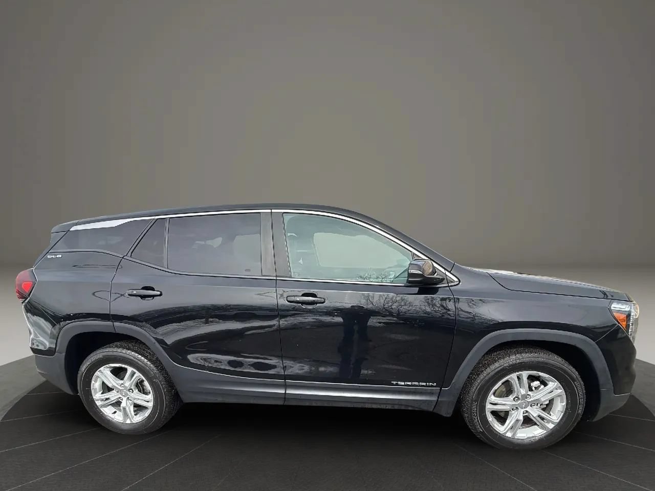 Used 2022 GMC Terrain SLE AWD/4WD image 4