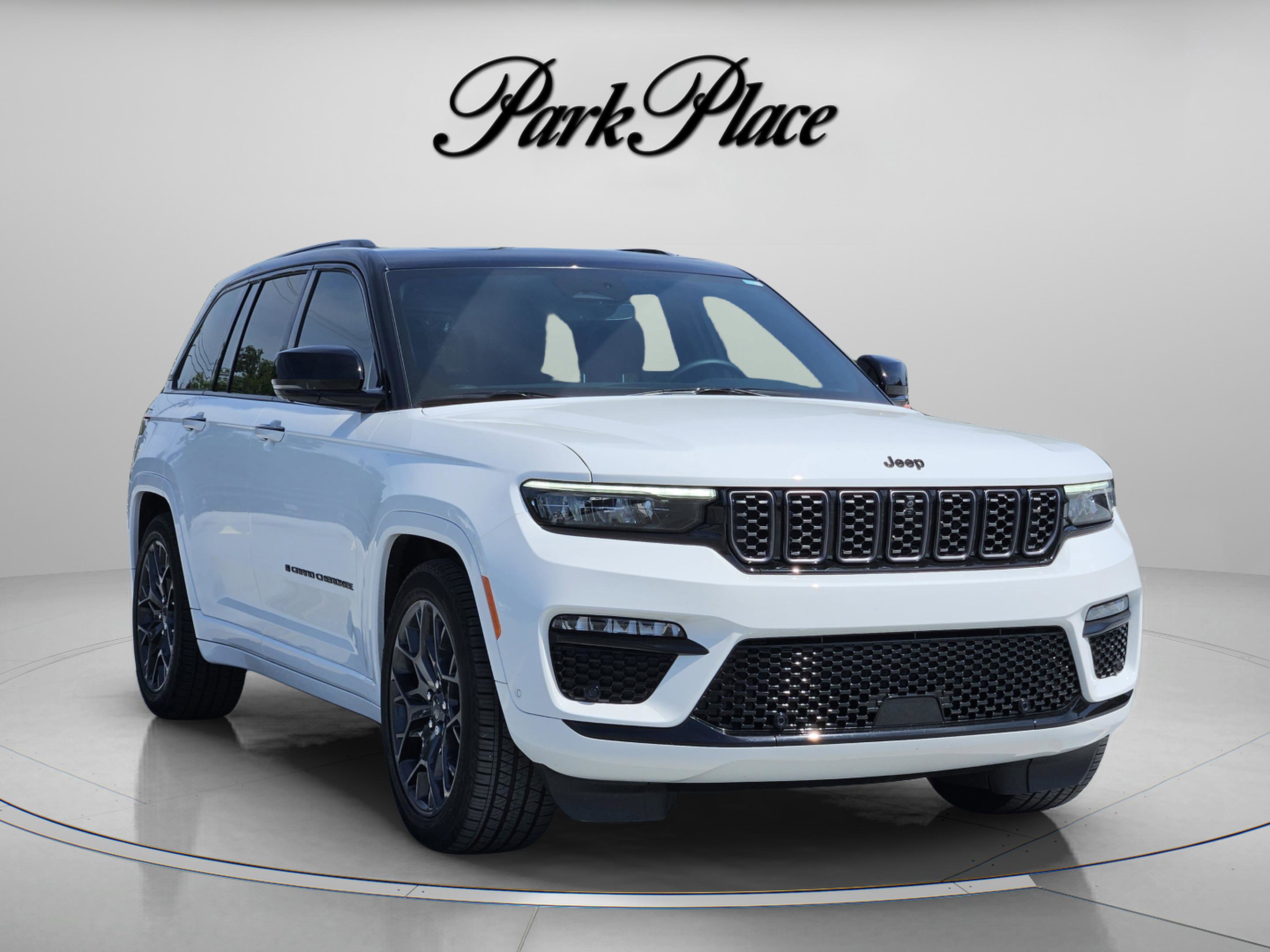 Used 2025 Jeep Grand Cherokee Summit AWD/4WD image 8