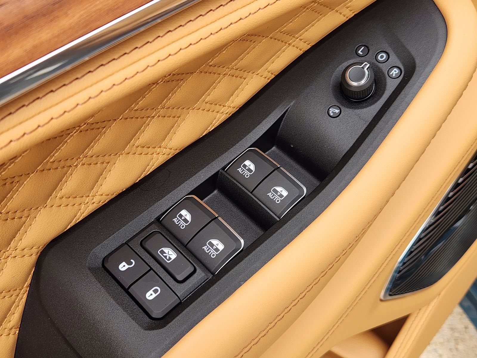 New 2026 Jeep Grand Cherokee L Summit AWD/4WD image 32