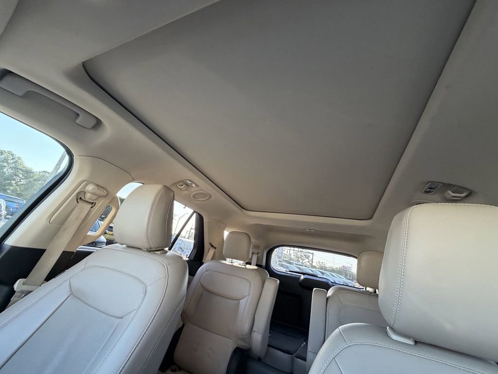 Used 2022 Ford Explorer Limited w/ Limited Technology Package RWD image 33