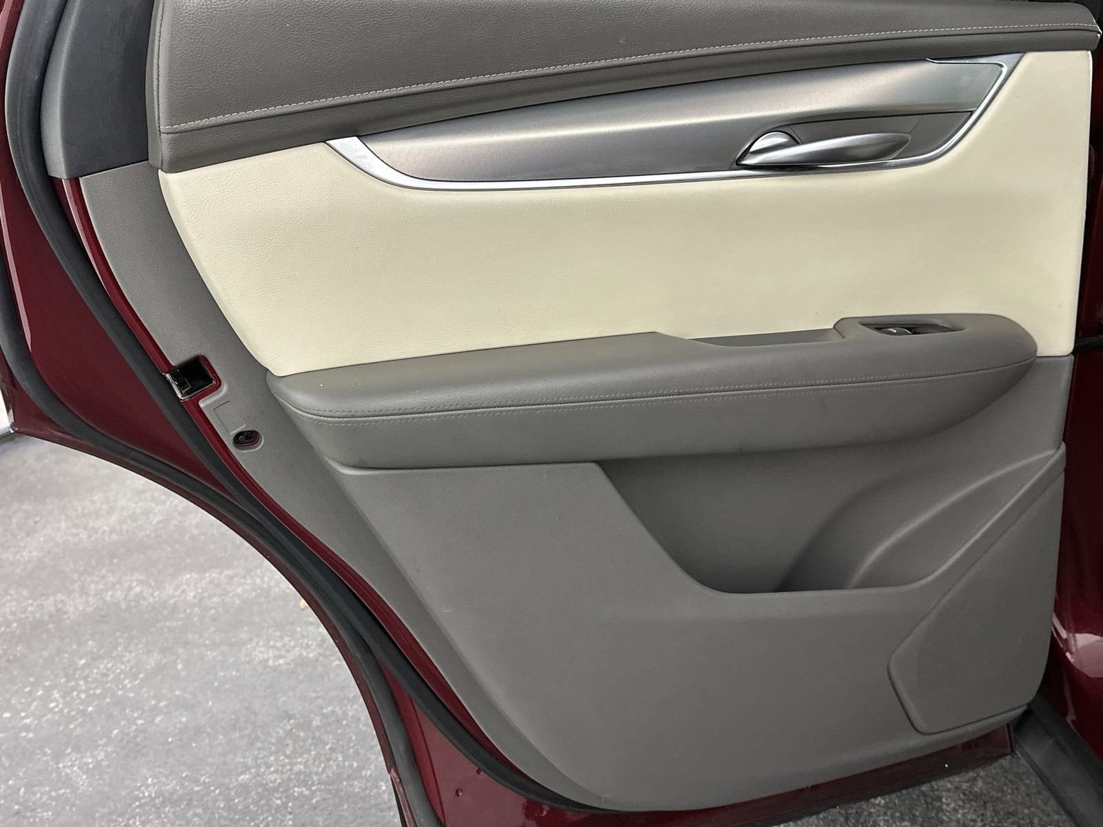 Used 2018 Cadillac XT5 Luxury w/ Driver Awareness Package image 34