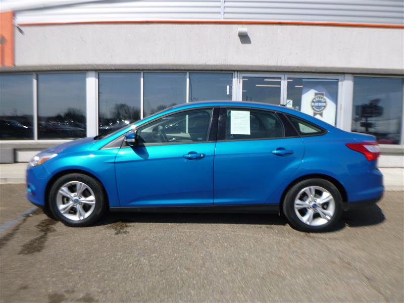 Used 2013 Ford Focus SE w/ SE Winter Pkg FWD image 2