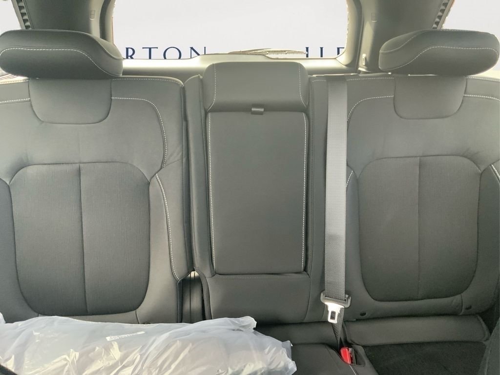 New 2025 Jeep Grand Cherokee Laredo X w/ Luxury Tech Group I RWD image 28