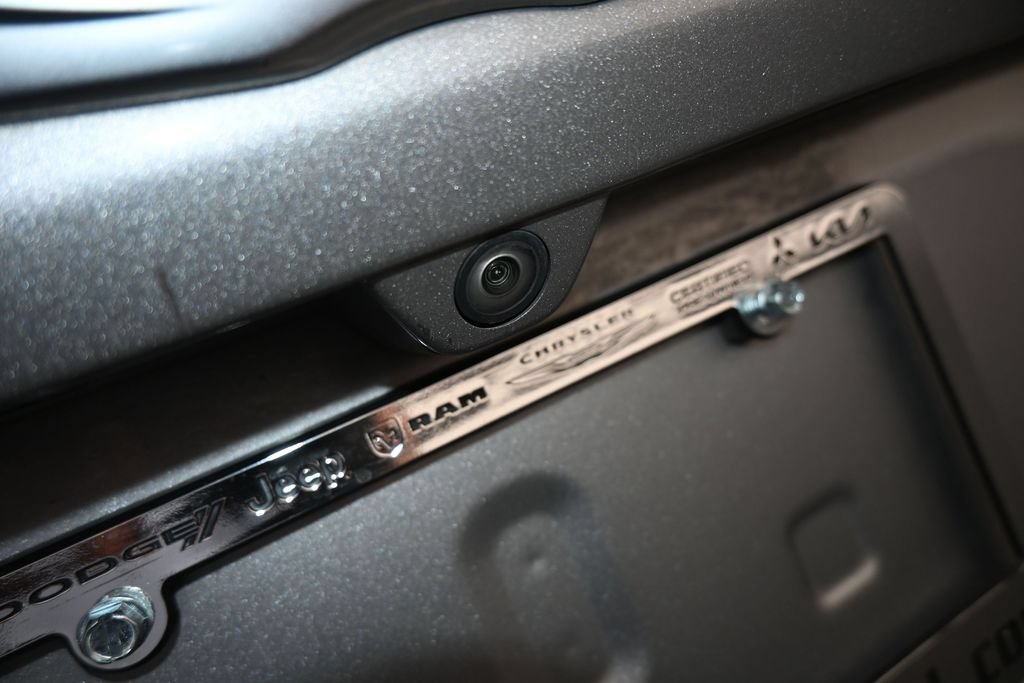 Used 2017 Chrysler Pacifica Touring-L FWD image 38