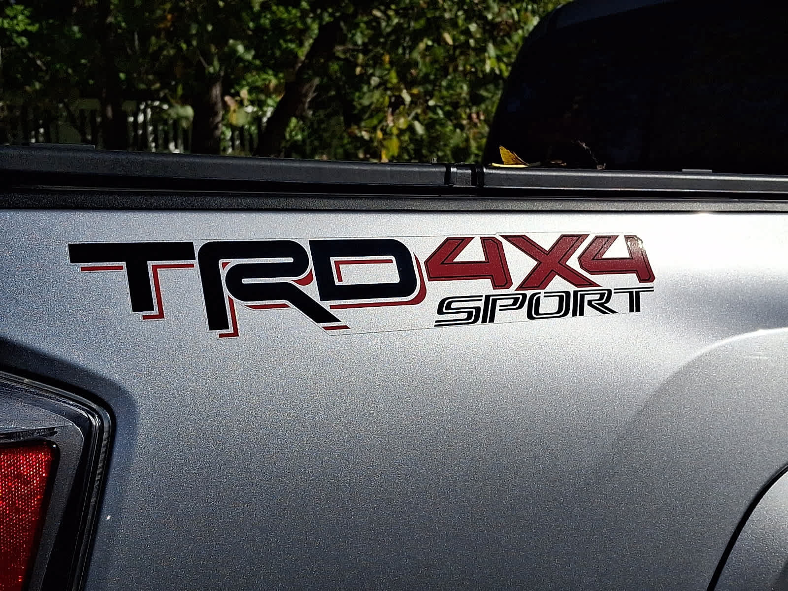 Used 2020 Toyota Tacoma TRD Sport w/ TRD Premium Sport Package AWD/4WD image 11