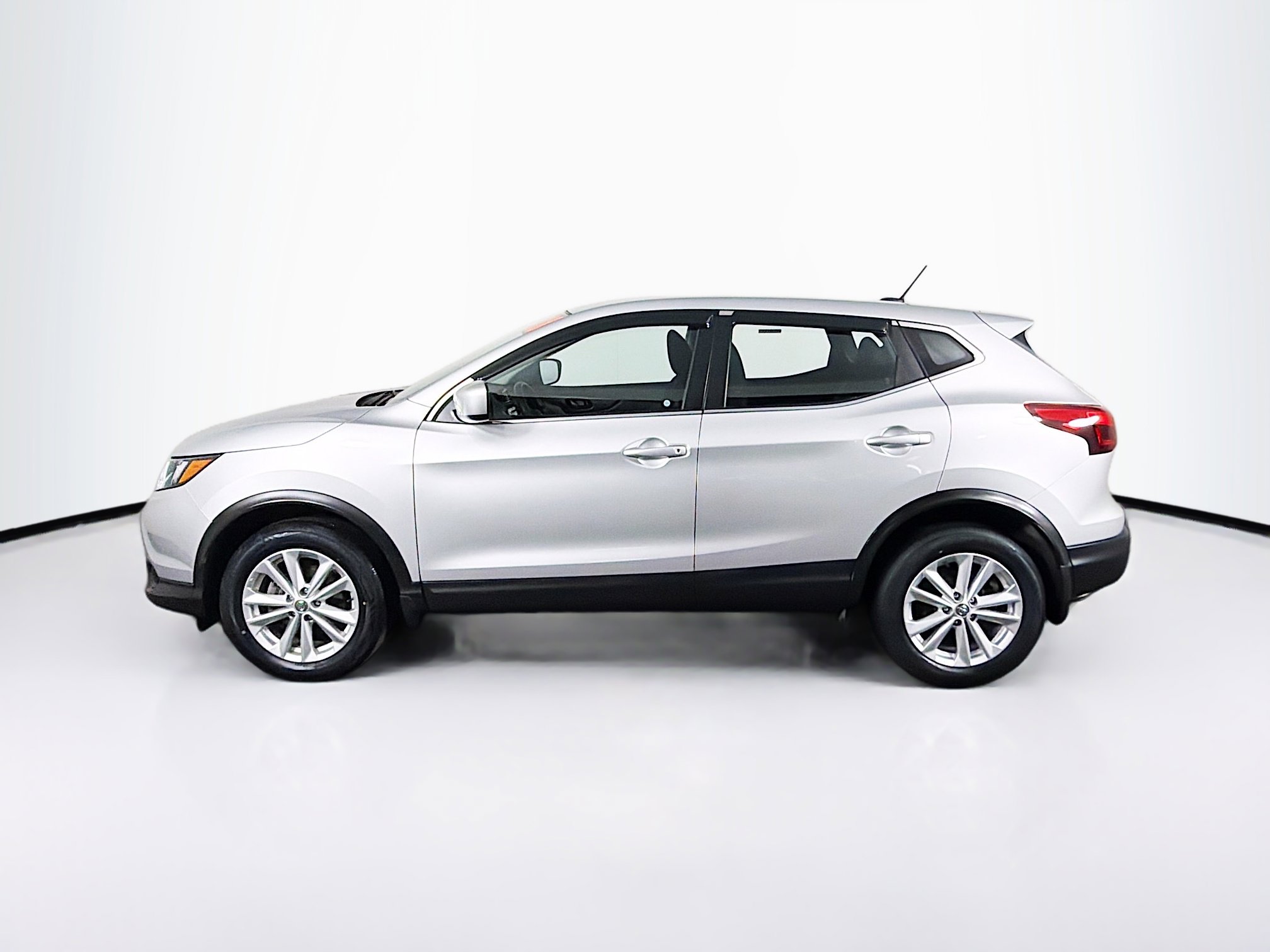 Used 2018 Nissan Rogue Sport S w/ S Appearance Package image 5