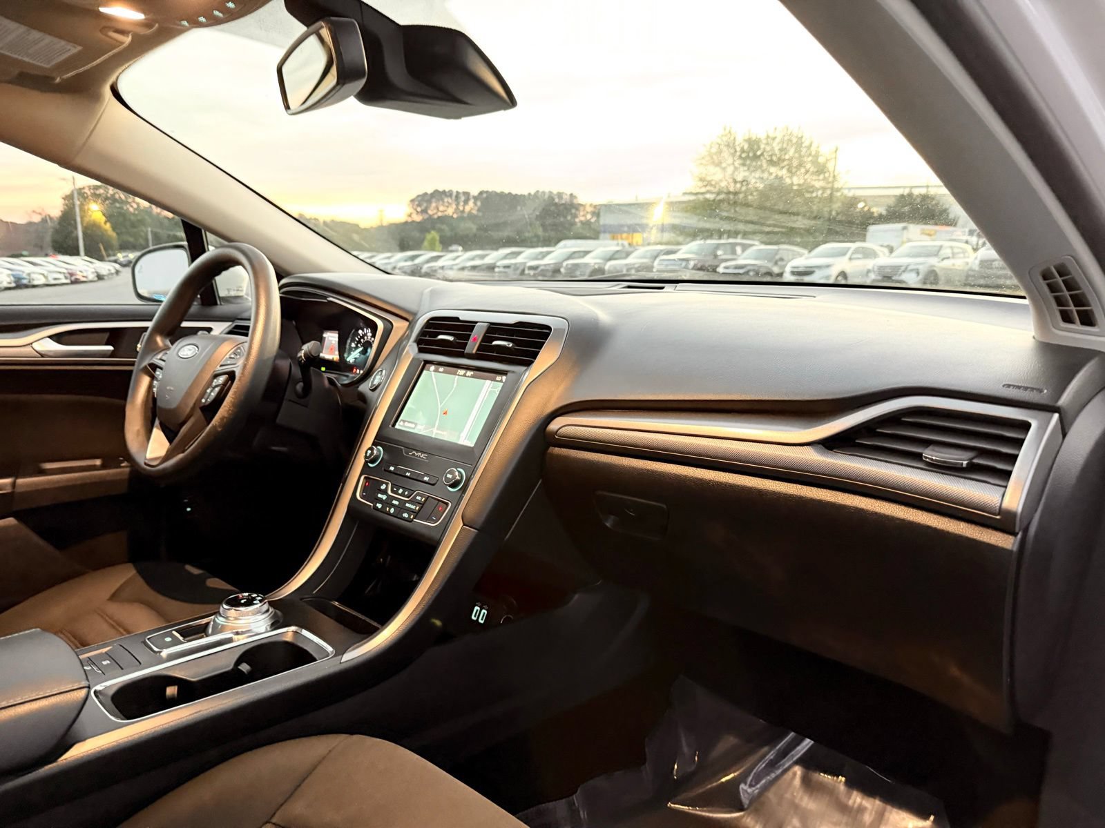 Used 2019 Ford Fusion SE FWD image 17