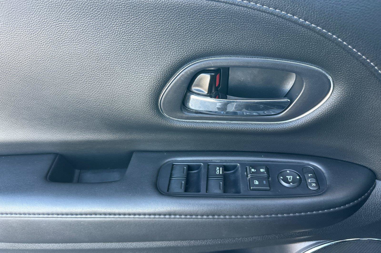 Used 2019 Honda HR-V Touring image 11