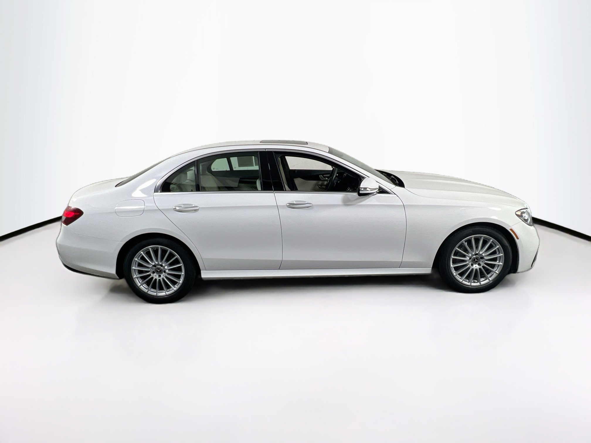 Used 2021 Mercedes-Benz E 350 4MATIC image 4