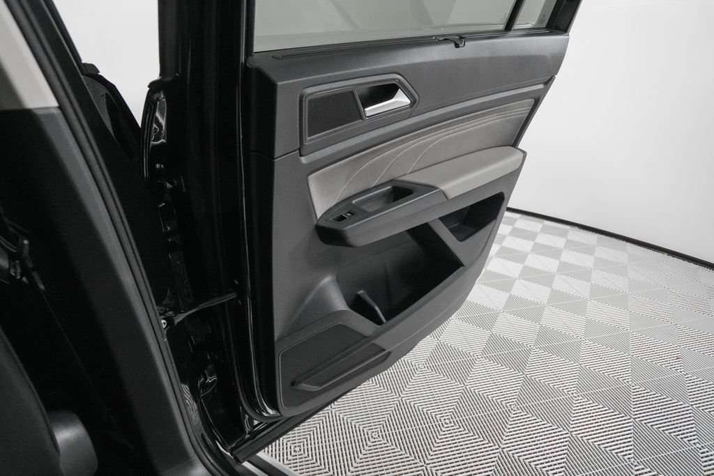 Used 2021 Volkswagen Atlas SE w/ Panoramic Sunroof Package FWD image 17