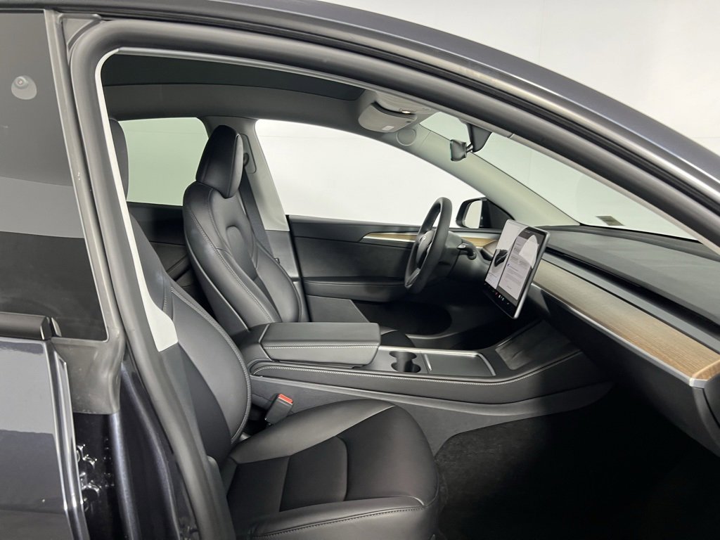 Used 2025 Tesla Model Y Long Range image 32