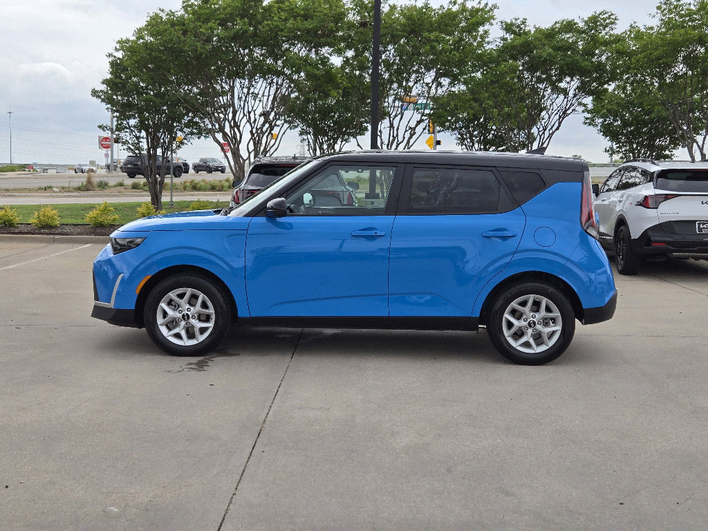 Certified 2025 Kia Soul S image 12