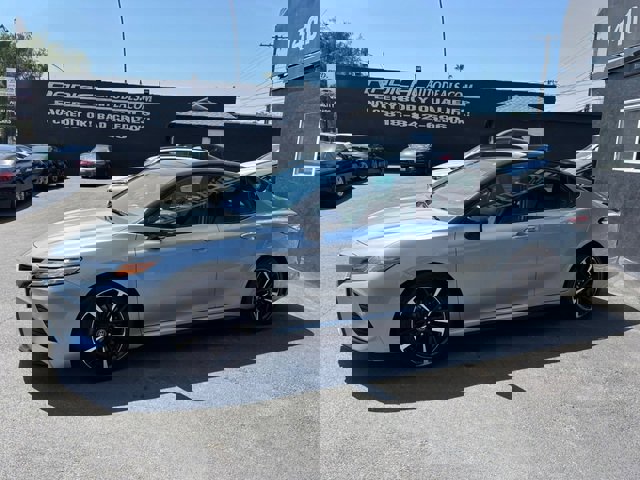 Used 2020 Toyota Camry XSE image 15