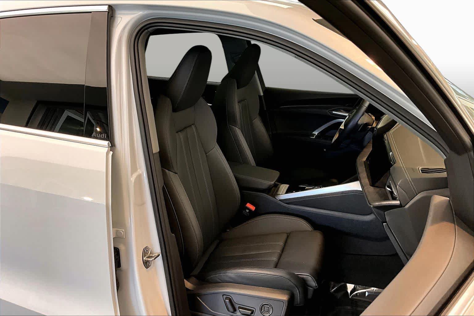 Certified 2025 Audi Q5 Premium Plus w/ Premium Plus AWD/4WD image 9