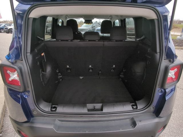 Used 2019 Jeep Renegade Latitude w/ Cold Weather Group image 11