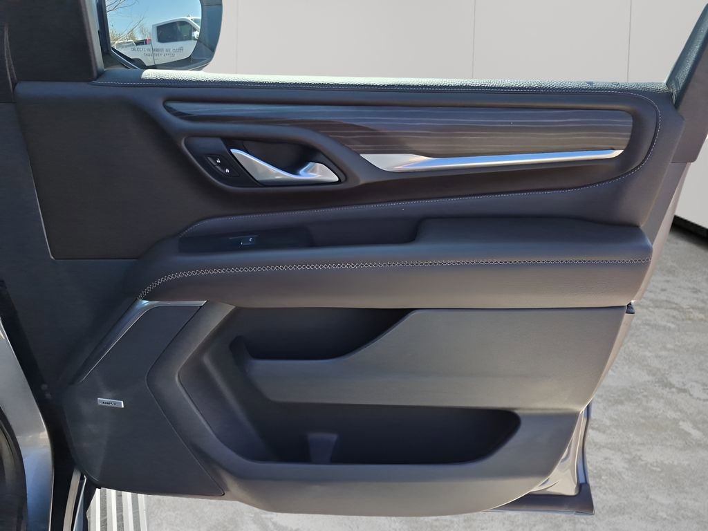 Used 2022 GMC Yukon XL Denali w/ Denali Premium Package image 13