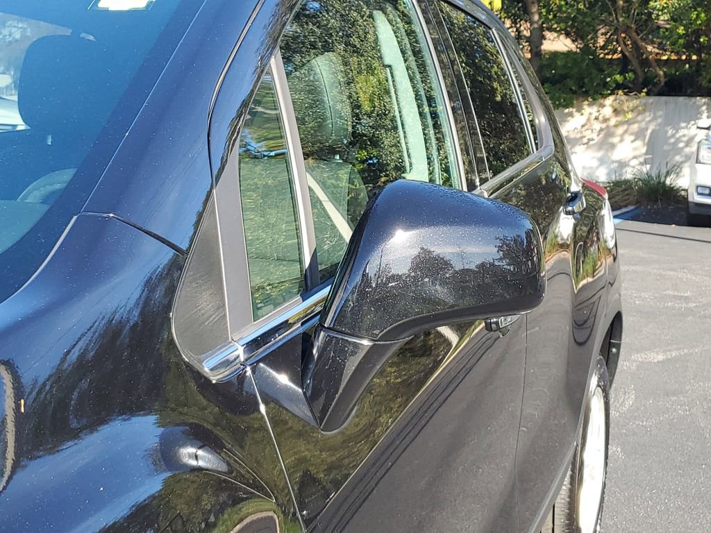 Used 2020 Chevrolet Trax LT w/ LT Convenience Package image 12